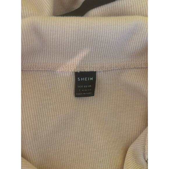 SHEIN Size L - Contrast Binding Crop Tee - Picture 5 of 6